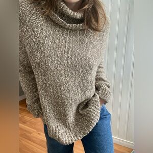 ARITZIA COMMUNITY wool blend turtleneck grey& white sweater size small